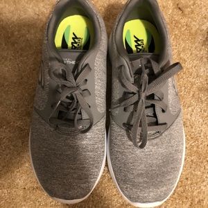 Skechers gray GOGA MAX on-the-go sneaker size 7.5
